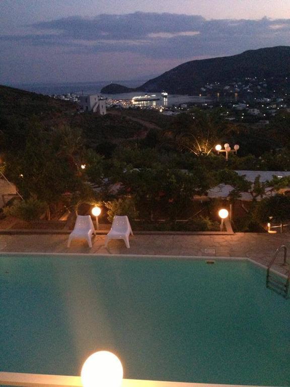 Kymothoi Rooms & Pool Bar Gavrio Eksteriør billede