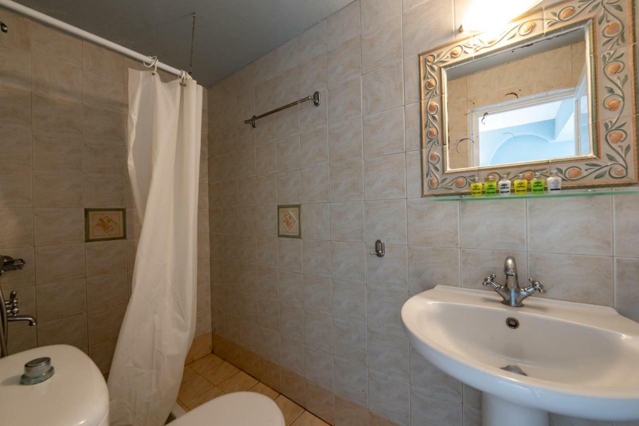 Kymothoi Rooms & Pool Bar Gavrio Eksteriør billede